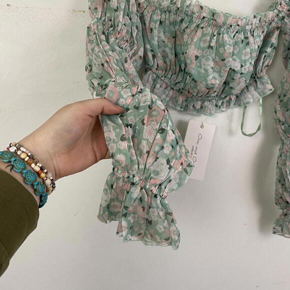 ONE AND ONLY mint green floral long sleeve crop top - Picture 3 of 6